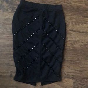 BOLD elements Small Woman Black skirt, good condition
